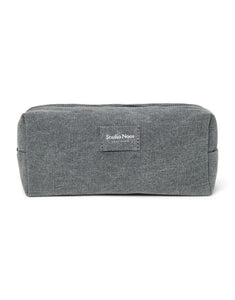 Studio Noos Denim Grey Pouch – vielseitige Kosmetiktasche und Windeltasche aus 100% Baumwolle, praktische Aufbewahrungstasche in Grau, Maße 9x24x9 cm.