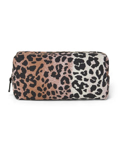 Studio Noos Soft Cotton Pouch Leopard Hazel – kompakte Kosmetiktasche aus 100 % Baumwolle, vielseitig nutzbar als Make-up-Bag oder Windeltasche, Maße 9x24x9 cm.