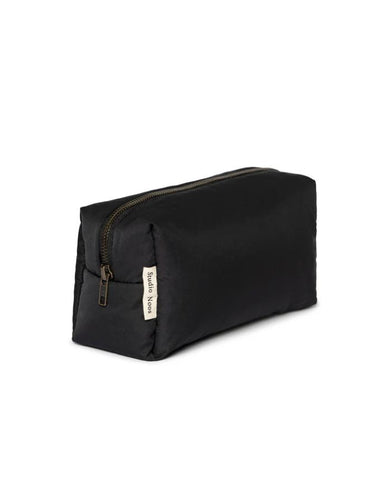 Studio Noos Puffy Black Pouch – wattierte Kosmetiktasche aus 100 % Polyester, vielseitig nutzbar als Make-up-Bag oder Windeltasche, Maße 9x24x9 cm.