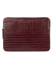 Laden Sie das Bild in den Galerie-Viewer,  O MY BAG Laptophülle Croco Cherry Red – elegante Laptop Sleeve für 13”/14” mit Croco-Prägung und Innenriemen.
