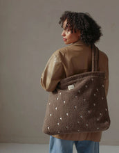 Laden Sie das Bild in den Galerie-Viewer, Wickeltasche Teddy I Brown Hearts
