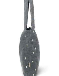 Studio Noos Mom Bag Denim Grey Hearts – große Alltagstasche aus 100 % Baumwolle, geräumige Schultertasche und Wickeltasche mit Herzen-Design, Maße 58x42 cm.
