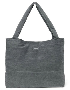 Studio Noos Mom Bag Denim Grey – große Alltagstasche aus 100 % Baumwolle, geräumige Schultertasche und Wickeltasche mit Herzen-Design, Maße 58x42 cm.