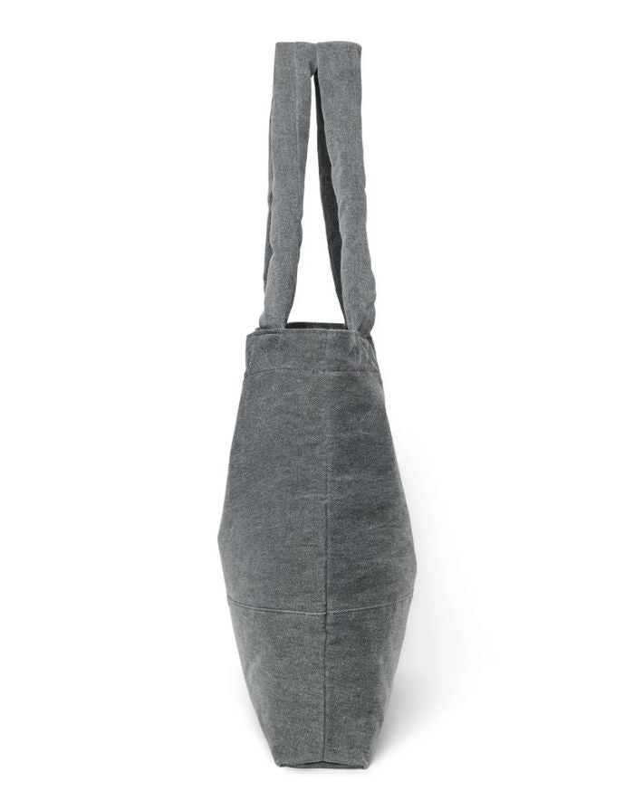 Studio Noos Mom Bag Denim Grey – große Alltagstasche aus 100 % Baumwolle, geräumige Schultertasche und Wickeltasche mit Herzen-Design, Maße 58x42 cm.