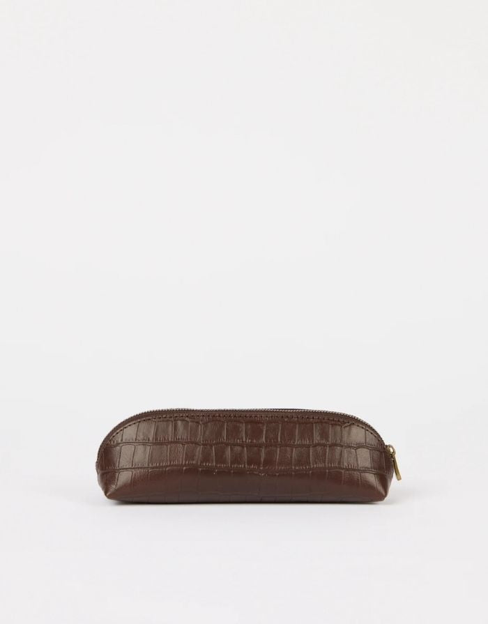 O MY BAG Pencil Case Croco Small Chocolate – kompaktes Etui aus Croco-Leder mit Reißverschluss.