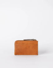 Laden Sie das Bild in den Galerie-Viewer, O MY BAG Coin Purse Lola Cognac – kompaktes Portemonnaie aus Classic Leather mit Kartenfächern und Reißverschluss.
