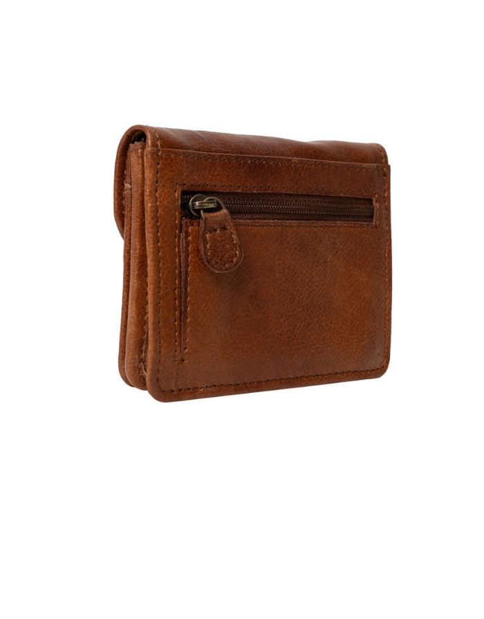 Kompaktes Marli Portemonnaie von Re:Designed in Walnut aus hochwertigem Leder mit Druckknopfverschluss und Reißverschlussfächern Hinten