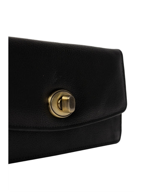Schwarzes Moa Wallet Big von Re:Designed aus genarbtem Rindsleder mit goldfarbenem Verschluss, Reißverschlussfach und Platz für sechs Karten mit Verschluss im Detail