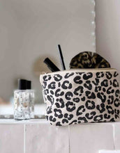 Laden Sie das Bild in den Galerie-Viewer, Pouch Sofia I Graou Greige
