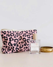 Laden Sie das Bild in den Galerie-Viewer, Pouch Sofia I Graou/Strawberry
