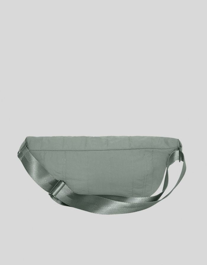 MSCH Copenhagen Bauchtasche Sasja Icon Laurel Wreath in meliertem Grün mit gestepptem Design und verstellbarem Gurt.