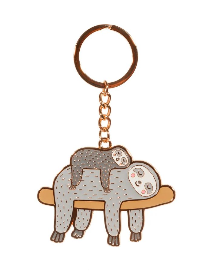 Sass & Belle Schlüsselanhänger Faultier aus Emaille mit süßem Tiermotiv.