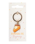 Kürbiskuchen-Schlüsselanhänger von Something Different im verspielten Pumpkin-Pie-Design als herbstliches Accessoire für Schlüssel und Taschen als Freisteller
