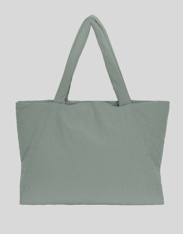MSCH Copenhagen Tasche Siria Sasja Icon Laurel Wreath in Grün als gesteppter Shopper mit gepolsterten Griffen.