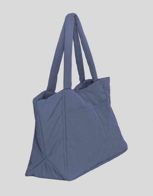 MSCH Copenhagen Shopper Tasche Siria Sasja Icon Vintage Indigo in gesteppter Optik mit gepolsterten Henkeln.
