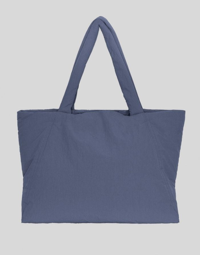 MSCH Copenhagen Shopper Tasche Siria Sasja Icon Vintage Indigo in gesteppter Optik mit gepolsterten Henkeln.