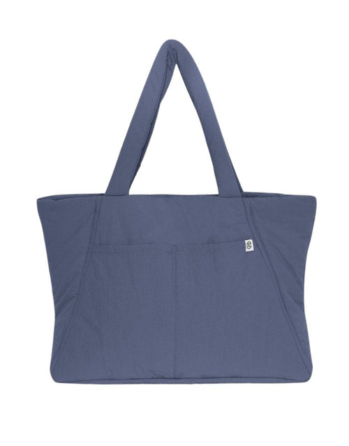 MSCH Copenhagen Shopper Tasche Siria Sasja Icon Vintage Indigo in gesteppter Optik mit gepolsterten Henkeln.
