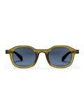 CHPO Anki Sonnenbrille mit moosgrüner Fassung, schwarzen Gläsern und UV400-Schutz aus recyceltem Kunststoff von vorne.