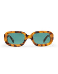 CHPO Havana Sonnenbrille mit Leopard-Fassung, türkisfarbenen Gläsern und UV400-Schutz aus recyceltem Kunststoff von vorne.