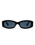 CHPO Michelle Sonnenbrille mit glänzend schwarzer Fassung, schwarzen Gläsern und UV400-Schutz aus recyceltem Kunststoff frontal.