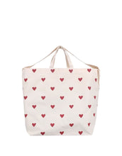 Laden Sie das Bild in den Galerie-Viewer, Bordeauxfarbener Baumwollbeutel von Kado Design mit Herzmotiv und zwei Tragehenkeln.
