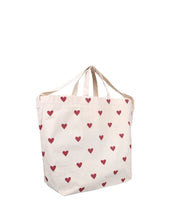 Laden Sie das Bild in den Galerie-Viewer, Bordeauxfarbener Baumwollbeutel von Kado Design mit Herzmotiv und zwei Tragehenkeln.

