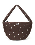 Praktische Crossbody-Tasche Puffy Brown Hearts von Studio Noos aus gestepptem Material in Braun mit Herzmuster, Reißverschluss und Seitentaschen.