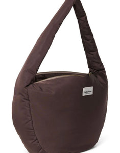 Praktische Crossbody-Tasche Puffy Brown von Studio Noos aus gestepptem Material in Braun mit Reißverschluss und Seitentaschen – ideal für unterwegs.
