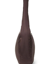 Laden Sie das Bild in den Galerie-Viewer, Praktische Crossbody-Tasche Puffy Brown von Studio Noos aus gestepptem Material in Braun mit Reißverschluss und Seitentaschen – ideal für unterwegs.

