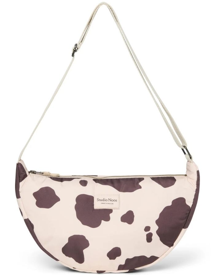 Fanny Pack Puffy Holy Cow von Studio Noos in Braun, kompakt und geräumig, aus Polyester, ideal zum Tragen an der Taille oder crossbody für Alltag und Reisen