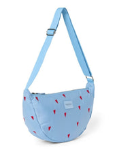 Laden Sie das Bild in den Galerie-Viewer,  Studio Noos Fanny Pack Puffy Light Blue Hearts in Hellblau mit Herzmuster.

