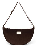 Studio Noos Fanny Pack Rib Puffy in Dark Brown aus gepolstertem Rib-Stoff mit verstellbarem Riemen, Reißverschluss und Innentasche.