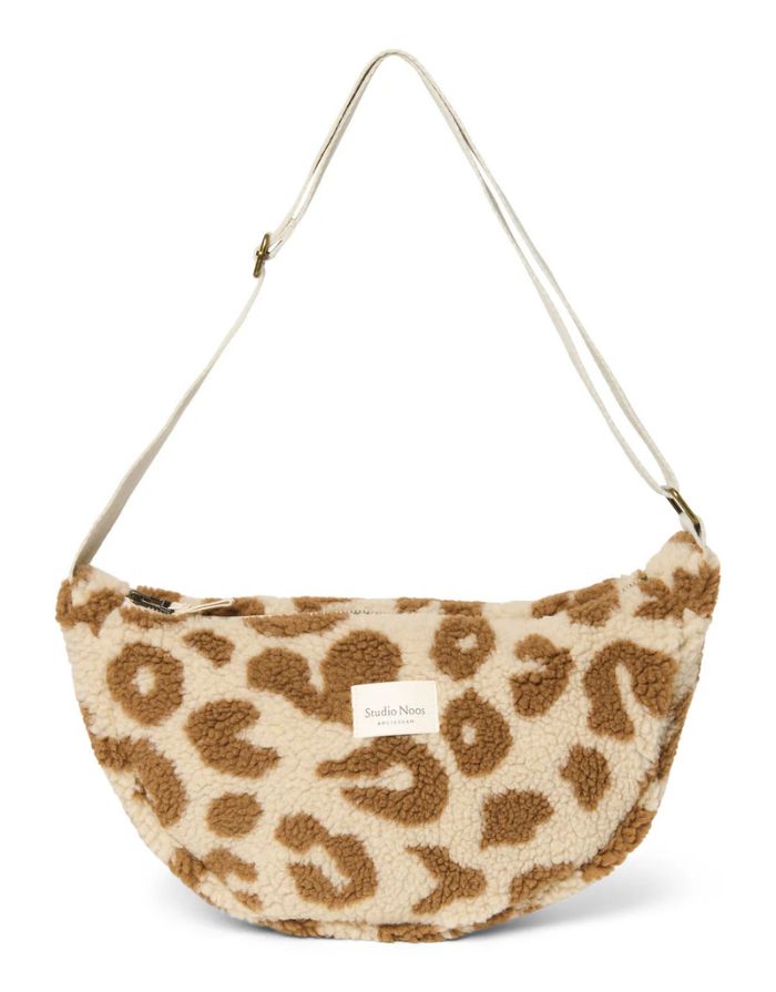 Bauchtasche aus Teddy Stoff mit Leo Muster in Beige und Braun von Studio Noos