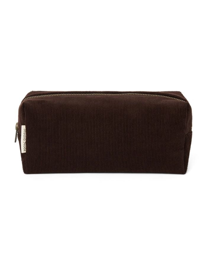 Kosmetiktasche Dark Brown von Studio Noos  aus gepolstertem braunem Rib-Stoff mit praktischem Stauraum für Kosmetik und kleine Essentials.