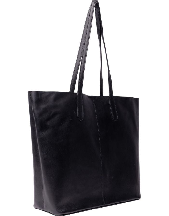 Schwarze Oline Ledertasche von Noella mit großem Hauptfach, Innentasche mit Reißverschluss und zeitlosem Schultertaschen-Design.
