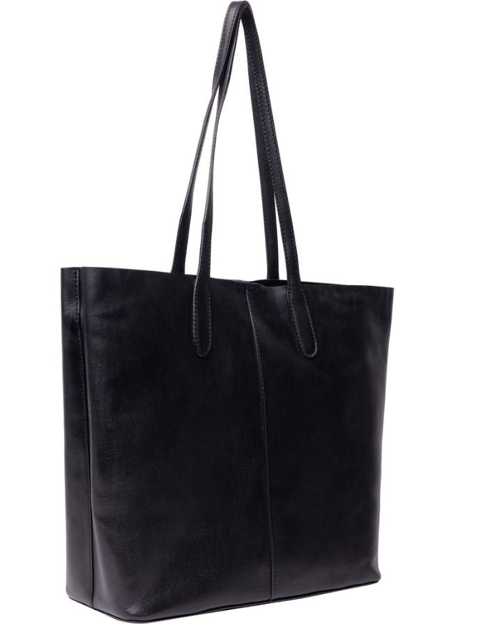 Schwarze Oline Ledertasche von Noella mit großem Hauptfach, Innentasche mit Reißverschluss und zeitlosem Schultertaschen-Design.