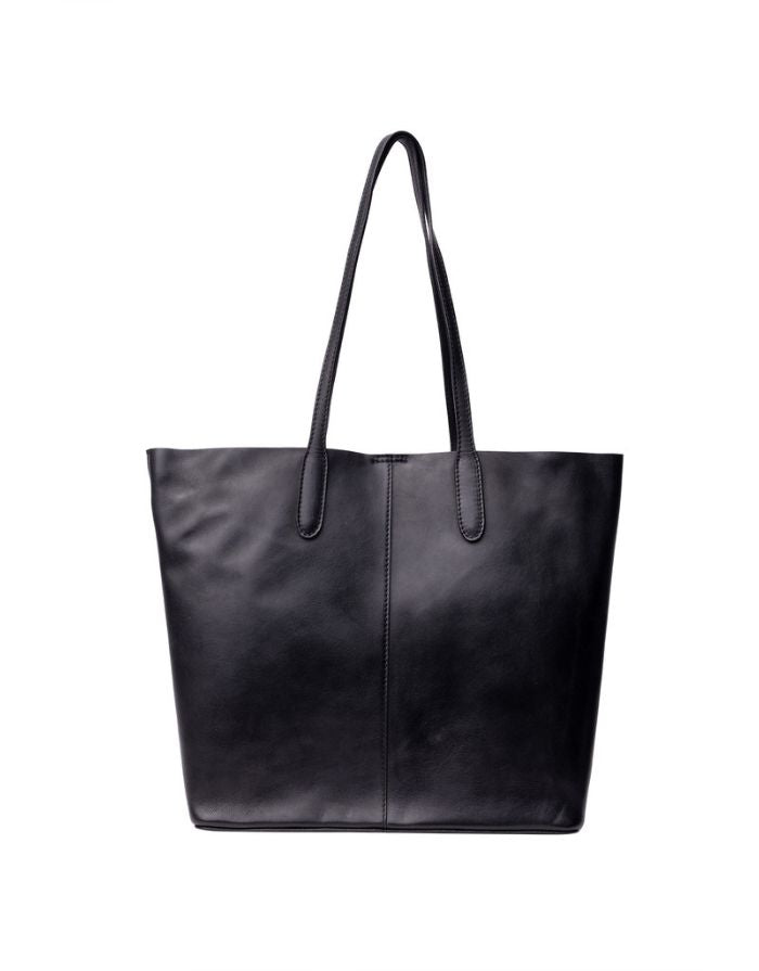 Schwarze Oline Ledertasche von Noella mit großem Hauptfach, Innentasche mit Reißverschluss und zeitlosem Schultertaschen-Design.