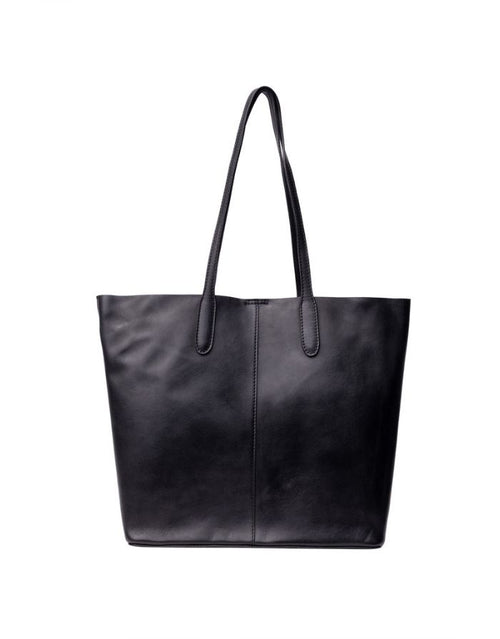 Schwarze Oline Ledertasche von Noella mit großem Hauptfach, Innentasche mit Reißverschluss und zeitlosem Schultertaschen-Design.