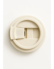 Laden Sie das Bild in den Galerie-Viewer, Liliput Coffee to Go Becher Creme mit pinkem Coffee Before Chaos Print, 350 ml.
