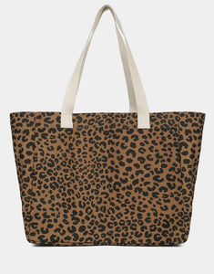 Tragetasche Claude Cannelle Leopard von Hindbag – Vorderansicht mit Leopardenprint in Zimt