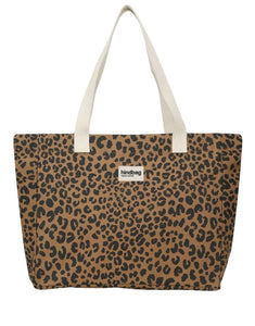 Tragetasche Claude Cannelle Leopard von Hindbag – Vorderansicht mit Leopardenprint in Zimt
