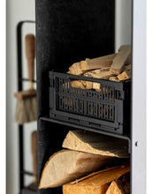 Laden Sie das Bild in den Galerie-Viewer, Klappkiste Midi I Washed Black Sweater
