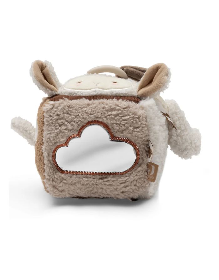 ein Aktivitäten-Würfel Woolly mit Schäfchen, Spiegel, Knisterelementen, Glöckchen und Befestigungsring für Babys.