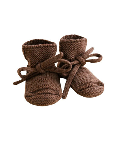 Baby Booties von Hvid aus 100 % Merinowolle, beige, handgemacht mit Schnürsenkel, perfekte Passform an der Ferse, weich & atmungsaktiv, 9,5 cm lang, 6 cm breit, hergestellt in Belgien
