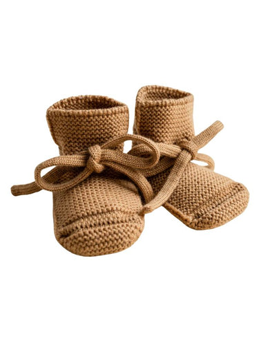 Baby Booties von Hvid aus 100 % Merinowolle, beige, handgemacht mit Schnürsenkel, perfekte Passform an der Ferse, weich & atmungsaktiv, 9,5 cm lang, 6 cm breit, hergestellt in Belgien