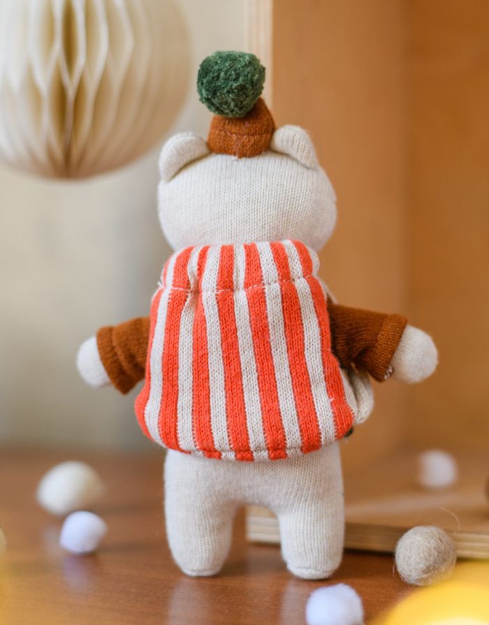 Kuscheltier Weihnachts-Bär mit Hütchen und Rucksack