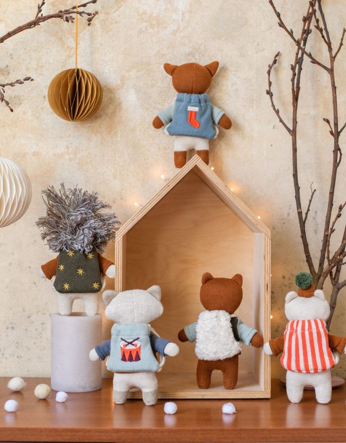 Kuscheltier Weihnachts-Bär mit Hütchen und Rucksack