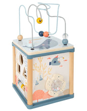 Laden Sie das Bild in den Galerie-Viewer, Motorikwürfel Unterwasserwelt aus Holz von small foot mit Motorikschleife, Formsteckspiel, Schiebelabyrinth, Zahnrädern, Rassel und Angelspiel in maritimem Design mit Oktopus und Meeresmotiven
