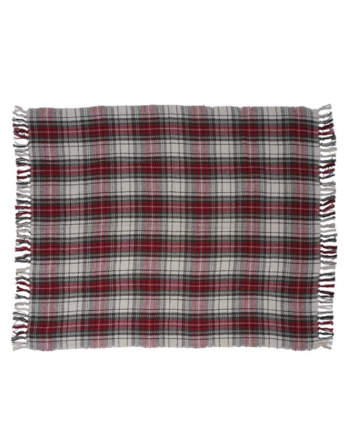 Rote Sanna Decke von Affari of Sweden aus Baumwolle im Format 150 × 130 cm für eine gemütliche Wohnatmosphäre im skandinavischen Stil.