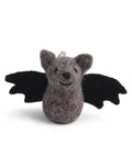 Kleine grau schwarze Halloween Fledermaus von Gry &amp; Sif aus Filz als herbstliche Dekoration als Freisteller